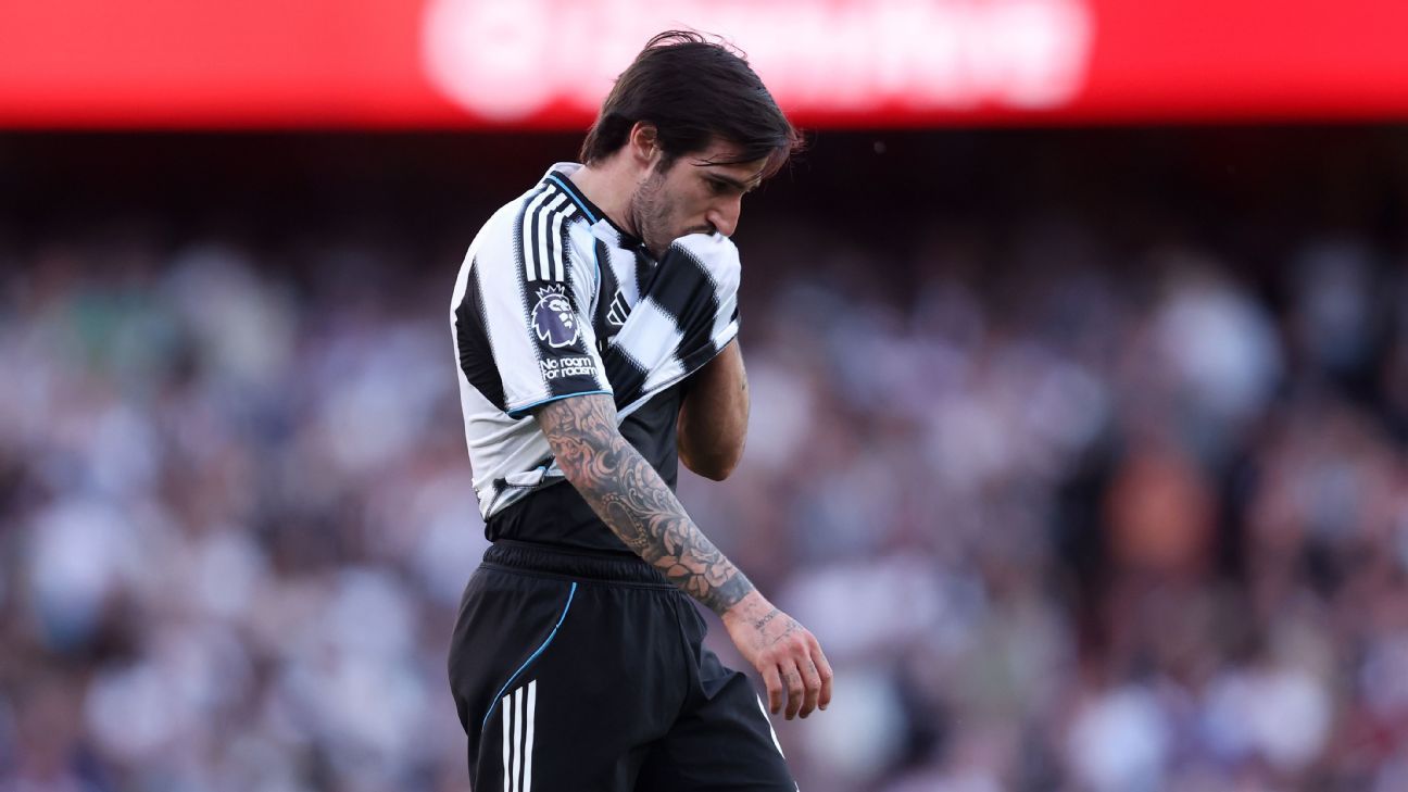 Transfer rumors, news: Manchester United eye doubl...