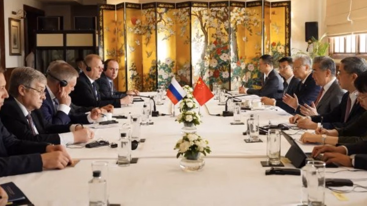 BRICS NSA Meet: 'वैश्विक दक्षिण की अग्रणी ताकत बने ब्रिक्स', रूसी समकक्ष के साथ बैठक में क्या बोले वांग यी?