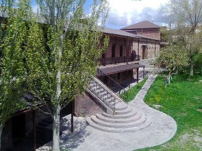Մայր Աթոռի «Թրբանճյան Ընծայարան» ավագ դպրոցը հայտարարում է 2026-2027  ուստարվա ընդունելություն
