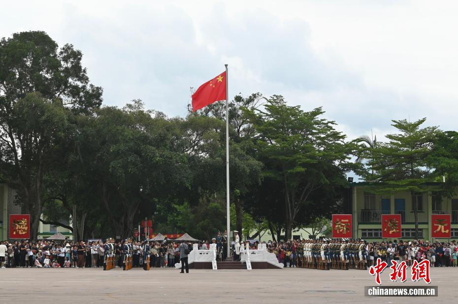 驻香港部队新围军营向香港市民开放