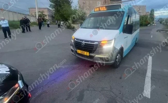 В Ереване маршрутка наехала на 14-летнего велосипедиста: подросток госпитализирован