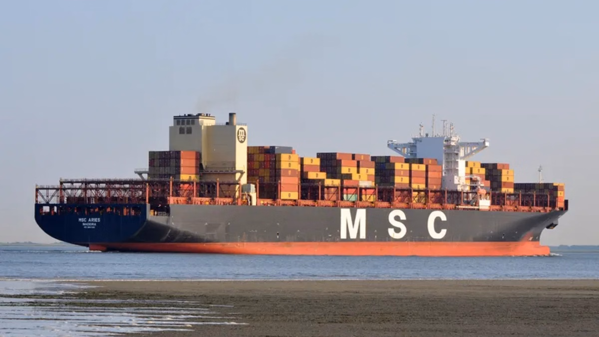 Hormuz Strait: होर्मुज में फंसा विदेशी कंटेनर जहाज; ईरान ने बताया- किस नियम का नहीं किया गया पालन?
