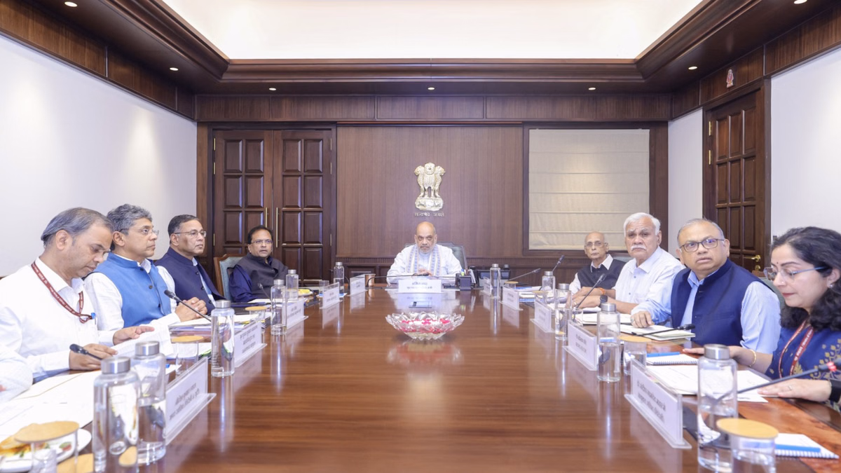 MHA: जनसांख्यिकीय बदलावों पर हाई लेवल कमेटी मंत्रालयों से लेगी सुझाव, शाह ने जल्द सिफारिशें देने का दिया सुझाव
