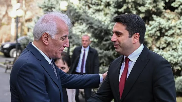 ՀՀ նախագահի պաշտոնը ստանձնելու լուրը անհեթեթություն է. Ալեն Սիմոնյանը Փաշինյանի հետ չի քննարկել իր կարիերայի հարցը
