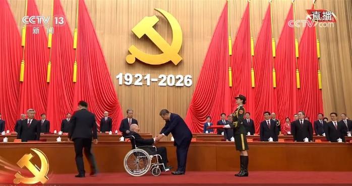 把一等功奖状压箱底46年的英雄老兵，荣获“七一勋章”！