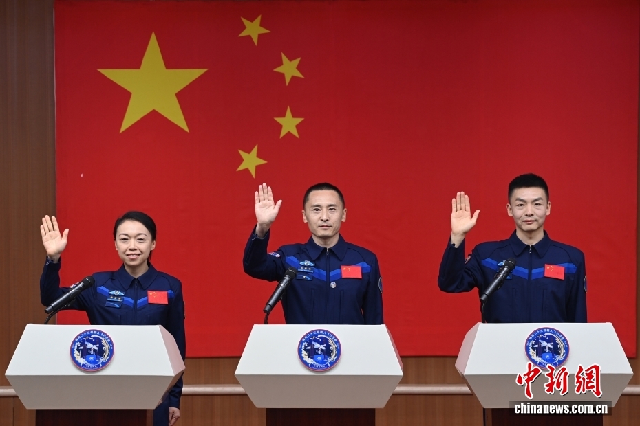 神舟二十三号载人飞行任务航天员与记者见面