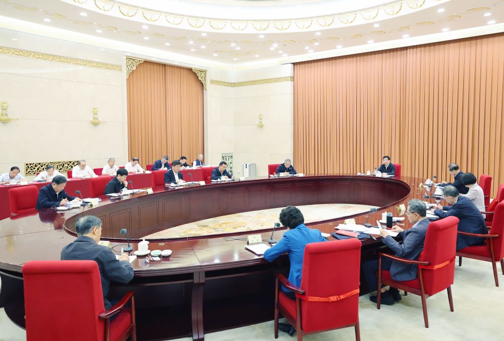 中共全国政协党组理论学习中心组举行2026年第三次集体学习 王沪宁主持并讲话