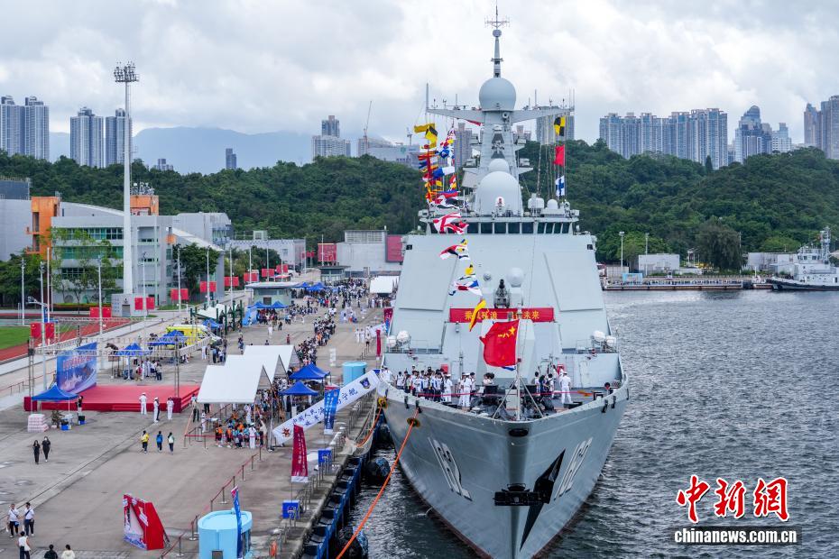 海军南宁舰、衡阳舰面向香港青少年开放参观