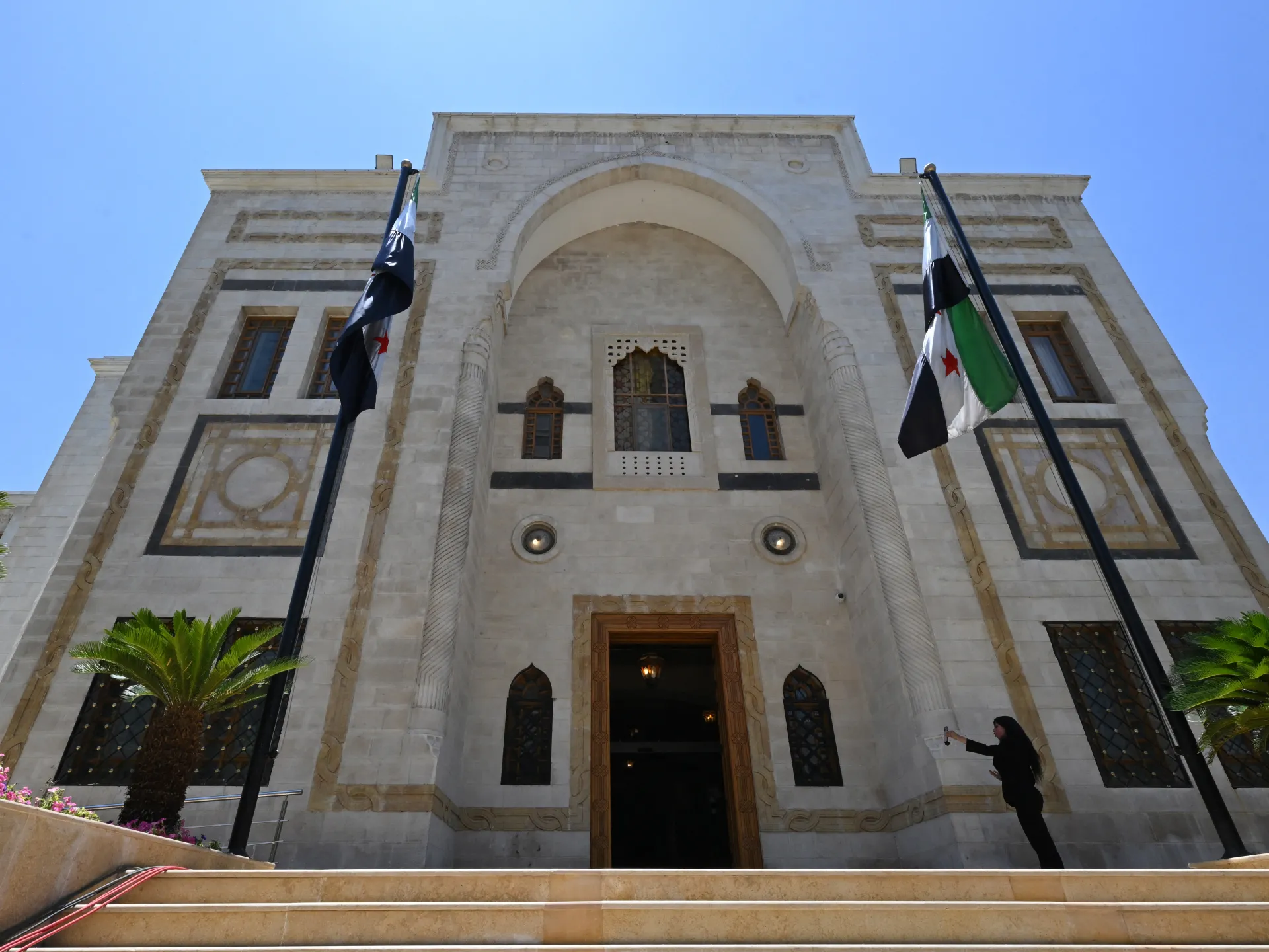 Syria delays first session of transitional parliament without explanation