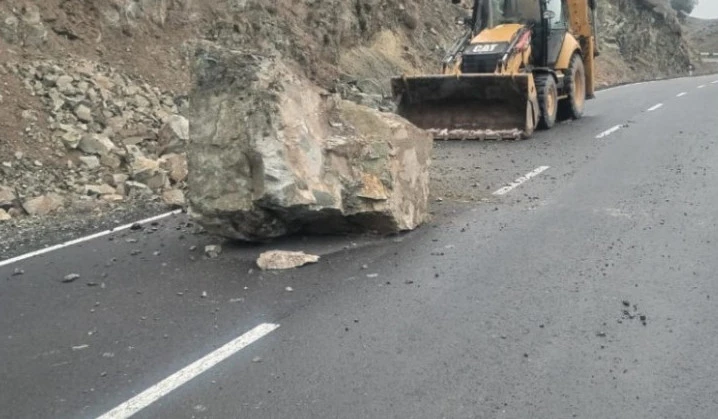 Քարեր են թափվել Երևան-Սևան ավտոճանապարհին՝ խոչընդոտելով երթևեկությանը