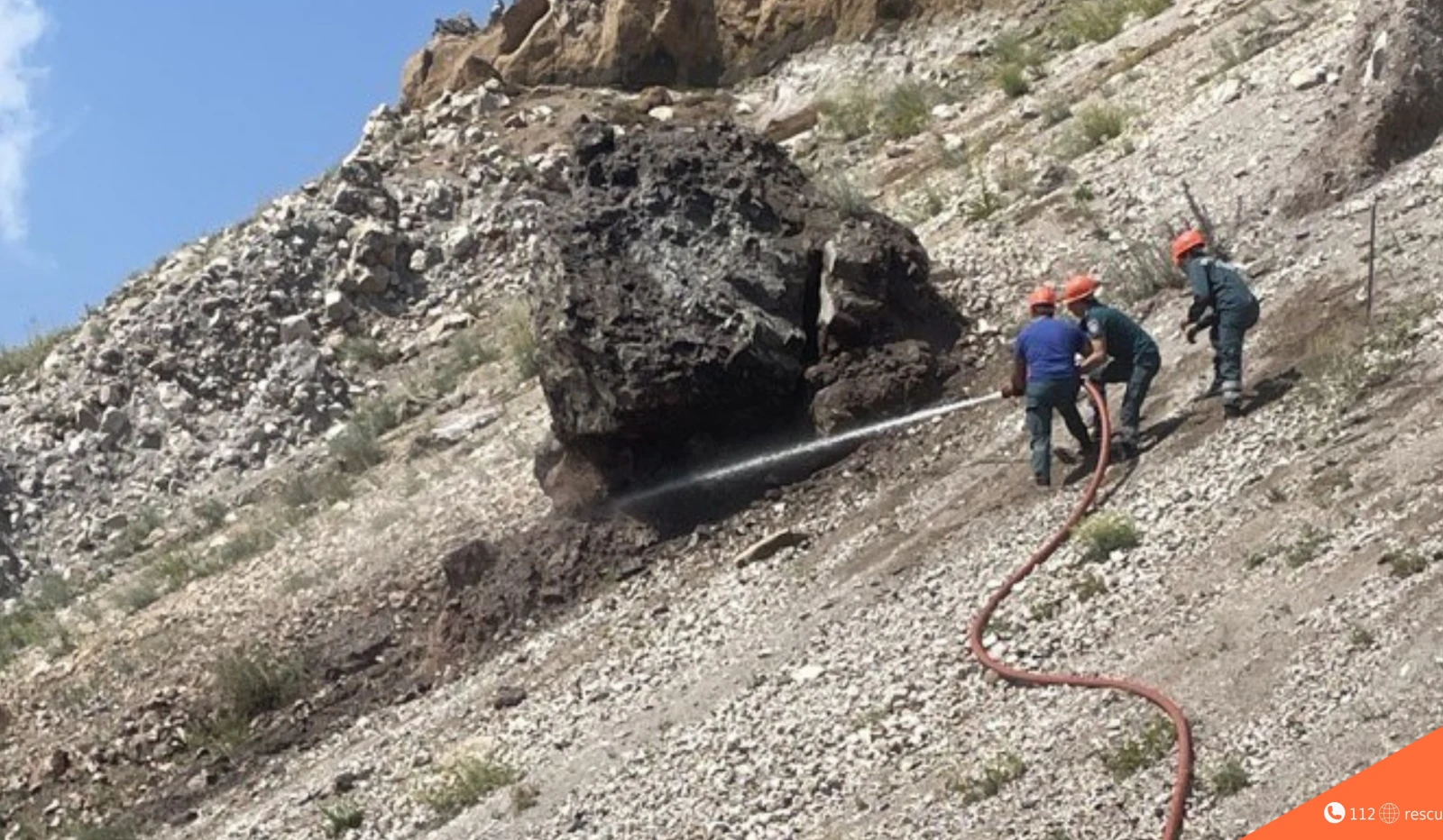 Փրկարարները հարկադիր քարաթափման միջոցով հեռացրել են քարը՝ ապահովելով անվտանգ երթևեկություն