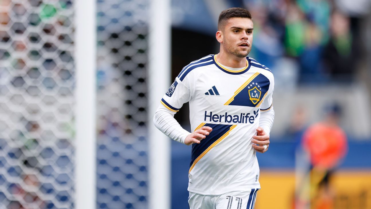 Galaxy send Pec to Cruzeiro for club-record fee