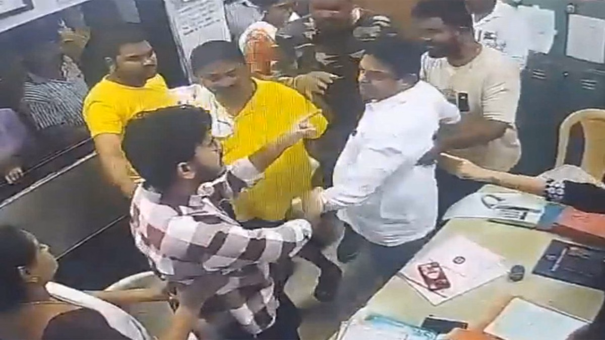 Maharashtra: हमले के बाद केडीएमसी अस्पताल के डॉक्टरों ने की हड़ताल, जानें शिवसेना पार्षद ने क्या दी सफाई?