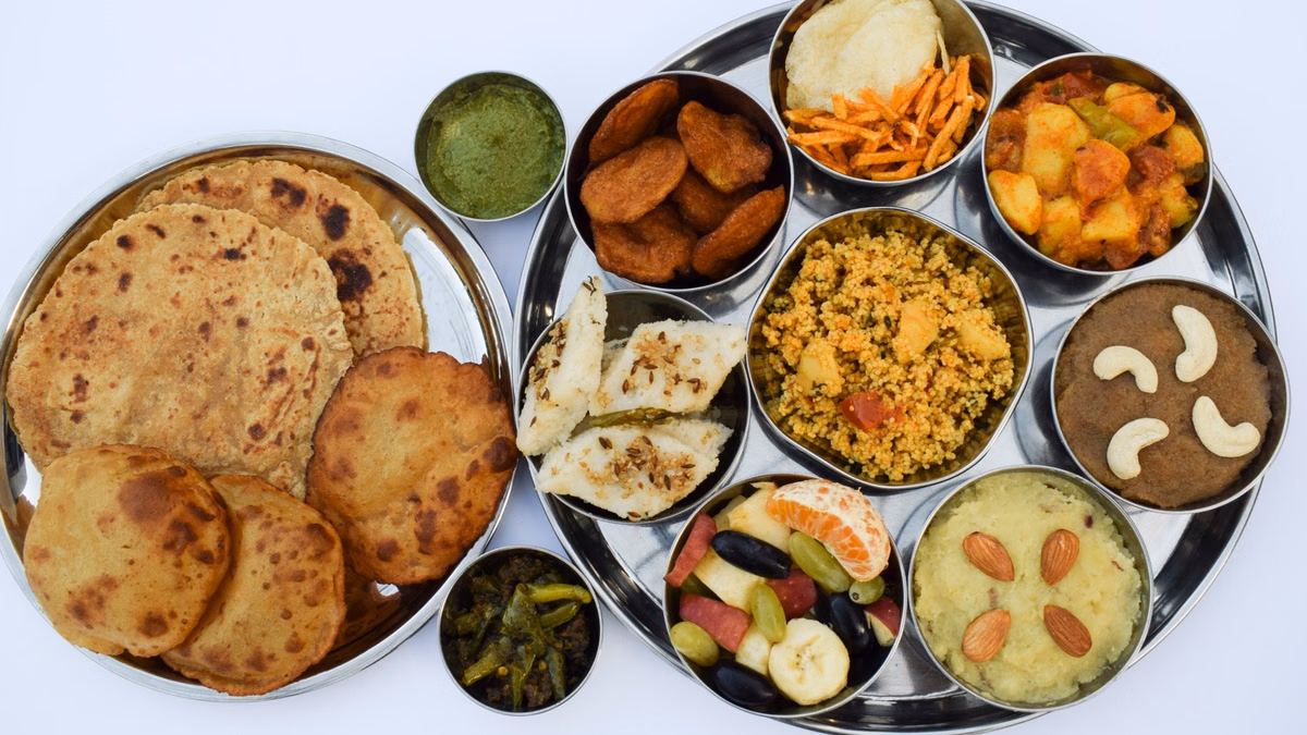 Roti-Rice Report: टमाटर और एलपीजी की बढ़ती कीमतें, क्या रसोई का बजट बिगाड़ रही हैं? रिपोर्ट में ये दावा