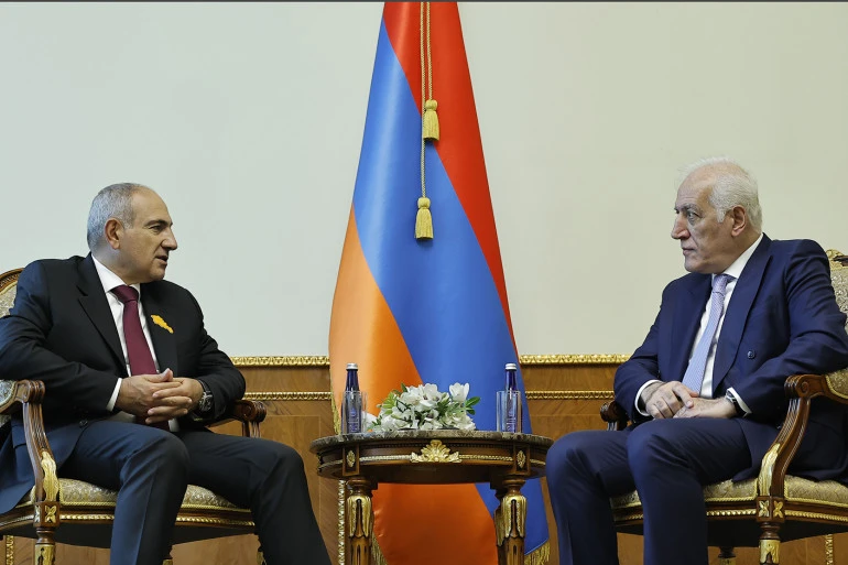 Ձեր հավասարակշռված քաղաքականությամբ հասնել եք նրան, որ հարևանների հետ վիճելի խնդիր չունենք. ՀՀ նախագահը՝ Փաշինյանին