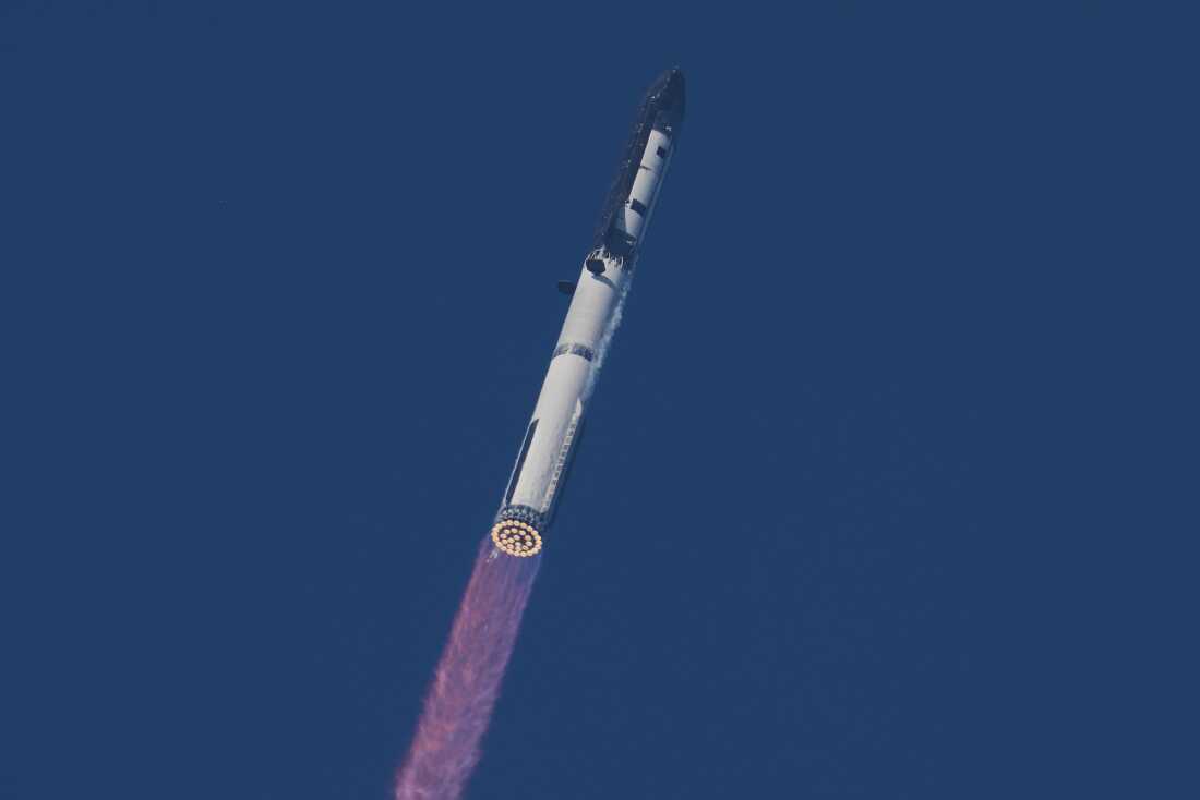 SpaceX  запустил в испытательный полет свой самый большой и мощный космический корабль
