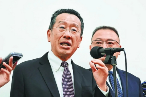 青海：援青干部获赠高原防护科普读本《高原出行不冒险》