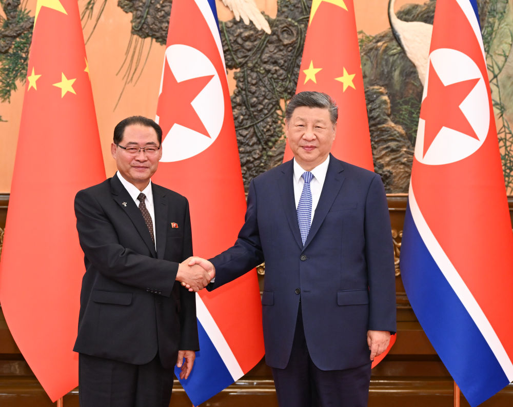 新华图讯丨习近平会见朝鲜内阁总理朴泰成
