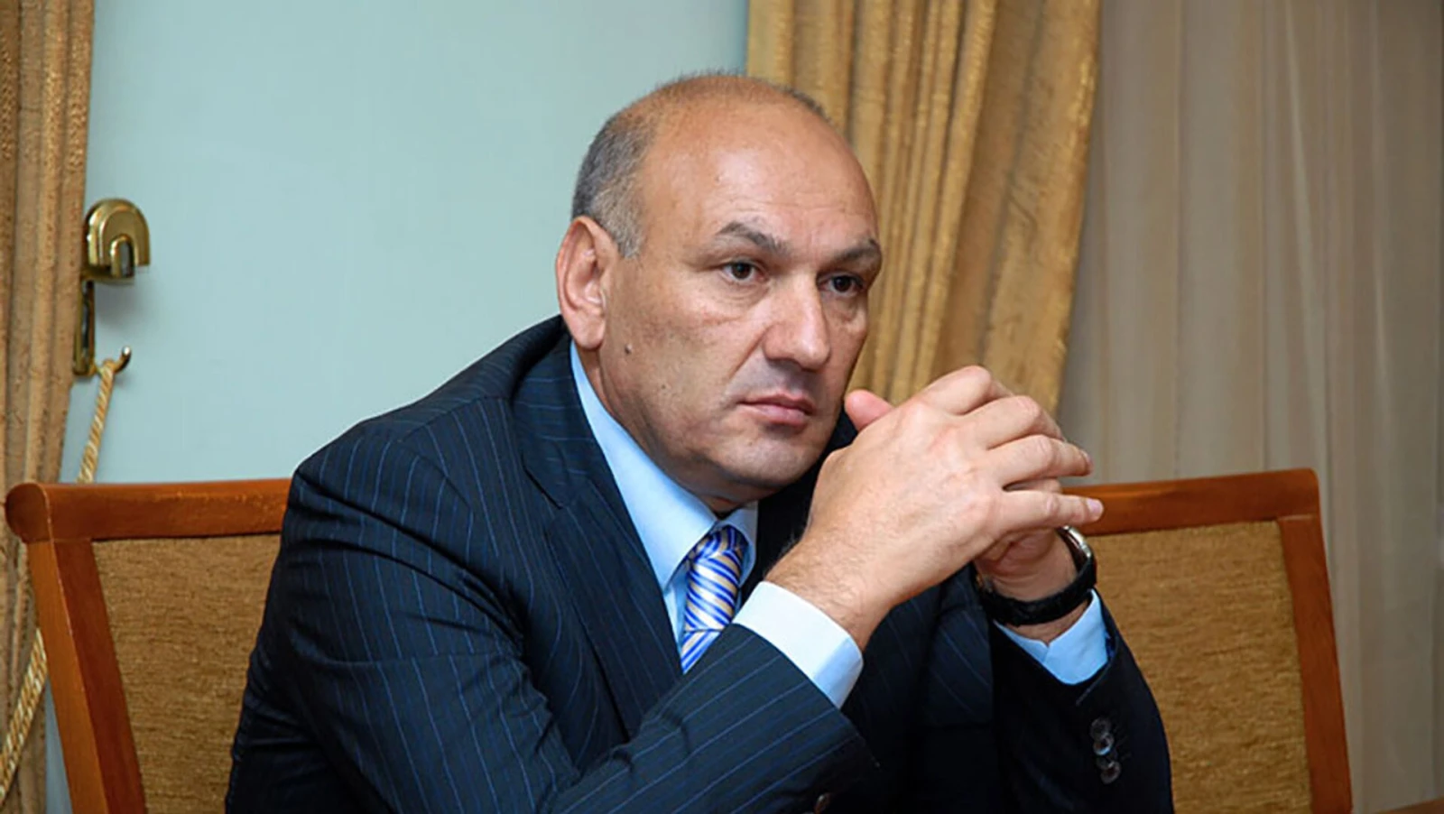Կեղծ աճուրդով տիրացել են 1.3 հեկտար հողատարածքի. Գագիկ Խաչատրյանի կինը՝ մեղադրյալի աթոռին