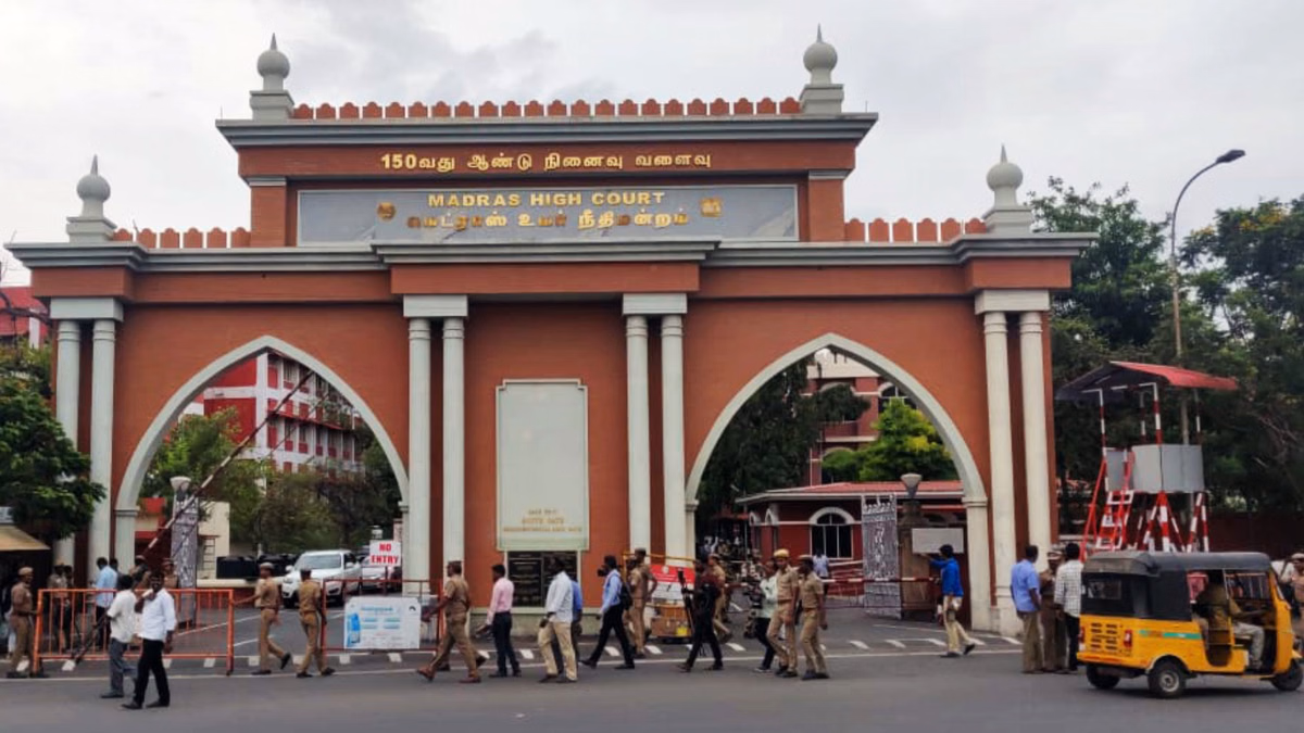 Tamil Nadu: हाईकोर्ट ने पांच सीटों पर उपचुनाव की अधिसूचना पर लगाई रोक, विजय की सीट भी शामिल; क्या है मामला?