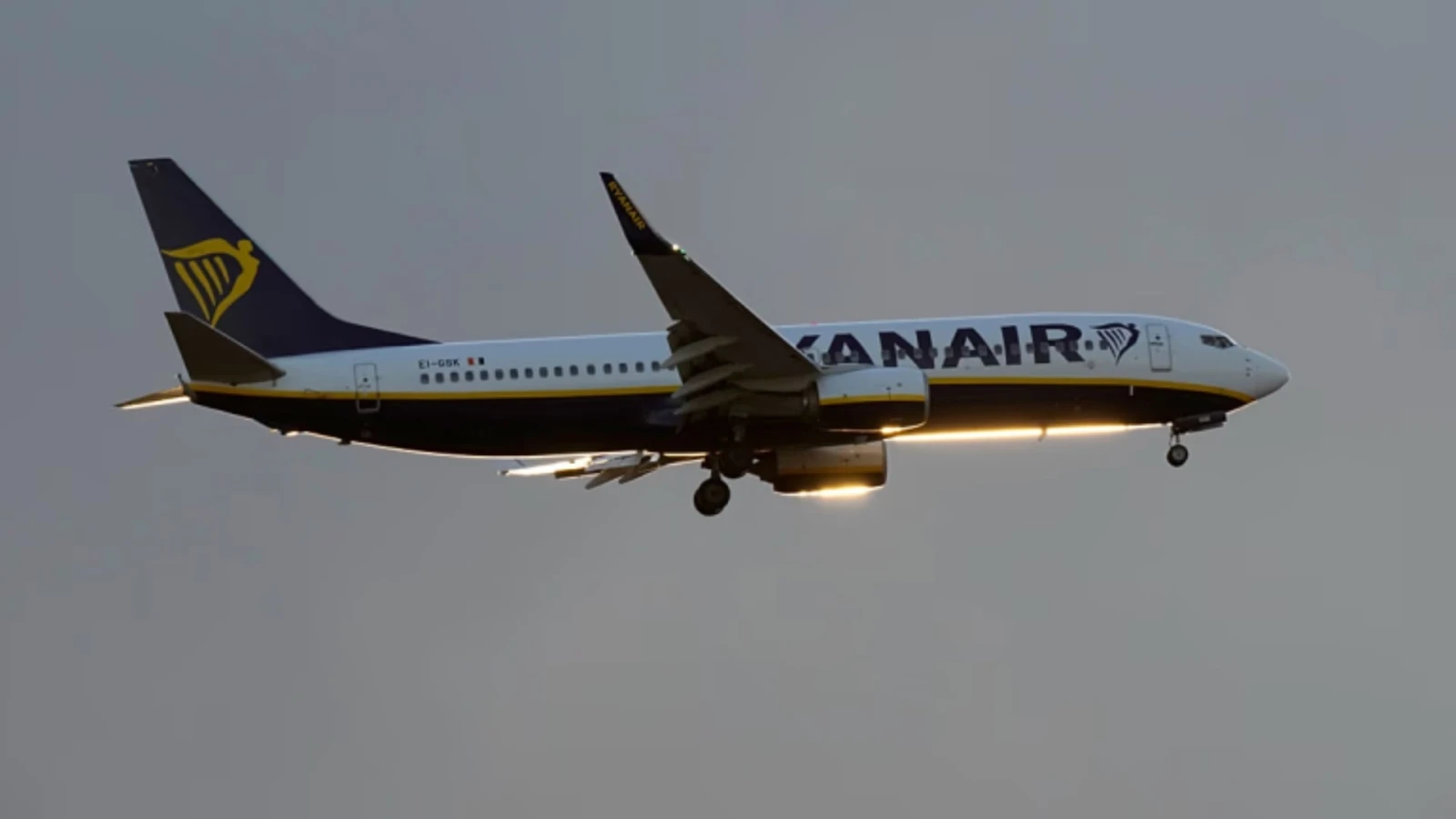 Ryanair-ի օդանավում միջադեպ է տեղի ունեցել. պատուհանի կոտրվելուց հետո ուղևորը վնասվածքներ է ստացել