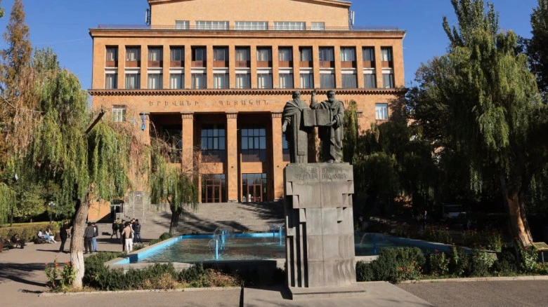 «Փաստ». Բուհական համակարգն էլ են ներքաշում ճահճի մեջ