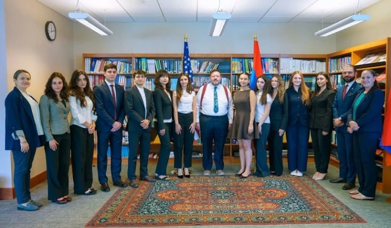 ԱՄՆ գործերի ժամանակավոր հավատարմատարը հանդիպել է Ամերիկայի հայկական համագումարի ամառային պրակտիկայի ծրագրի մասնակիցների հետ