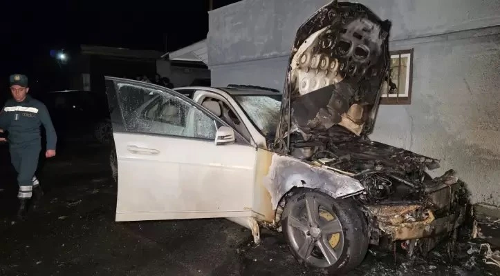 В Нор Норке загорелся «Mercedes»: полиция подозревает поджог