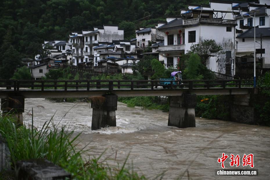 安徽发布山洪灾害气象预警 皖南部分河道水流湍急