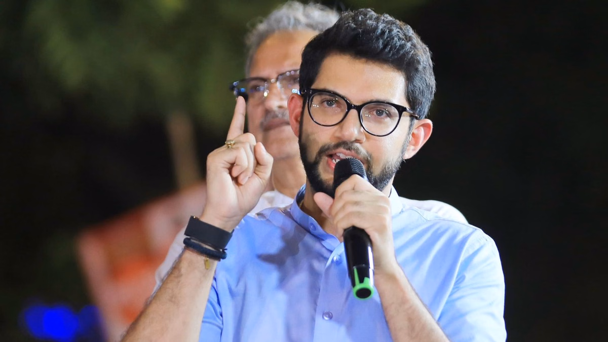 Maharashtra: आदित्य ठाकरे का भाजपा पर हमला, कहा- अयोध्या और उज्जैन के लूटे हुए पैसे से खरीद रहे MP-MLA