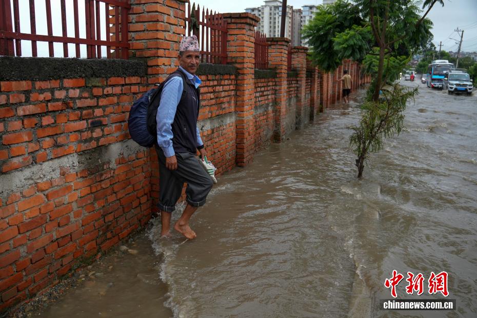 持续降雨致加德满都谷地城市内涝