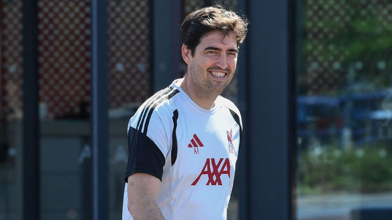 Iraola: Liverpool working hard to sign new players...