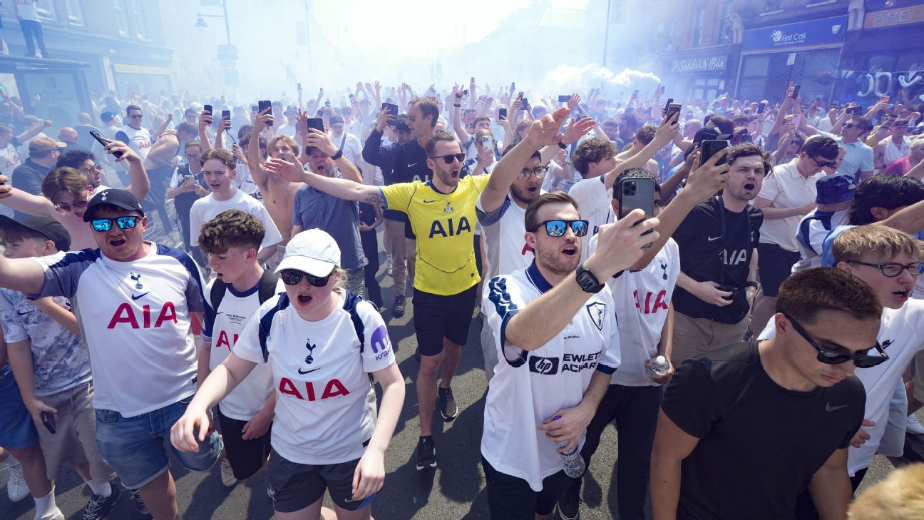 Premier League final day live updates: Spurs bid f...