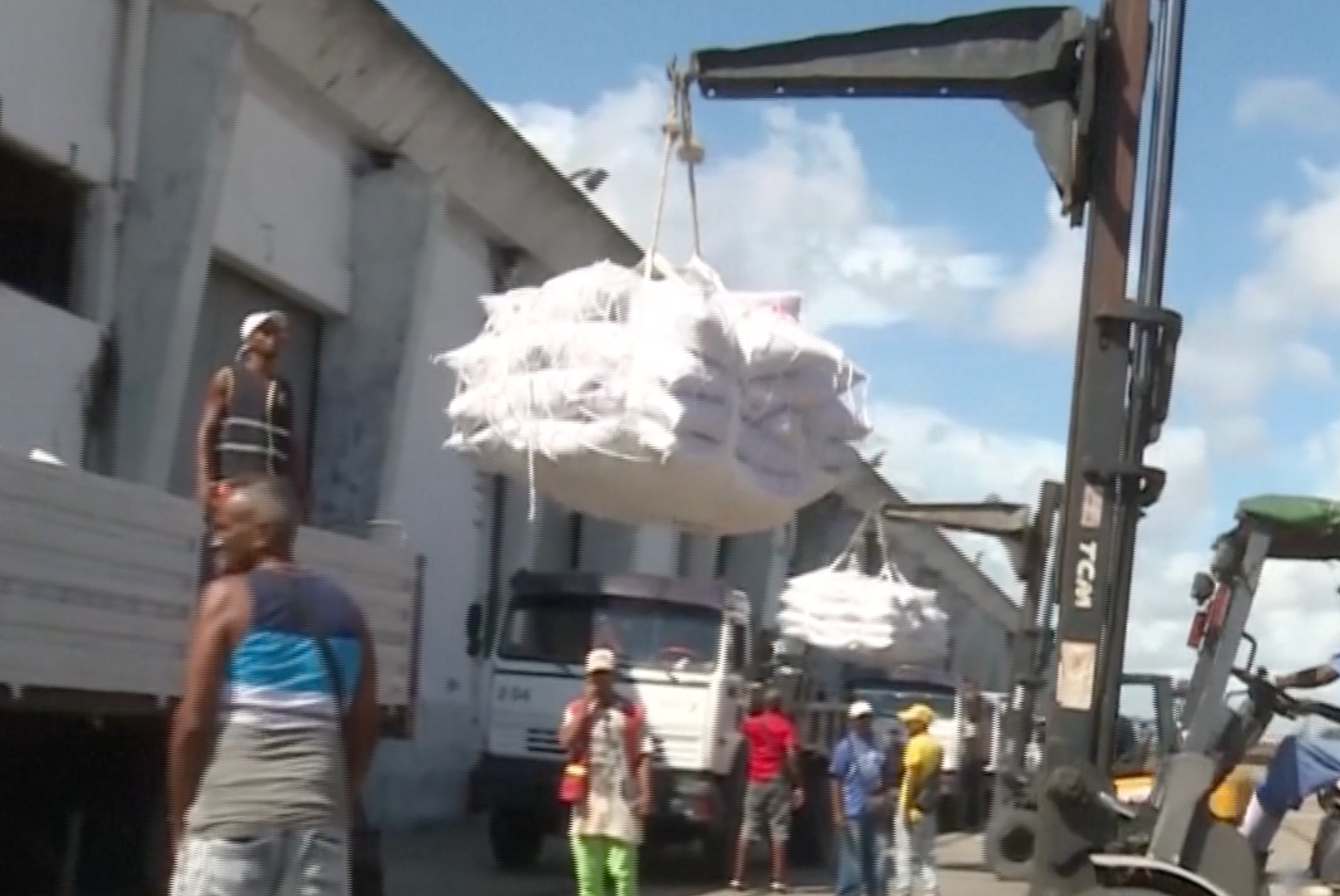 China sends aid to Cuba amid a harsh US blockade