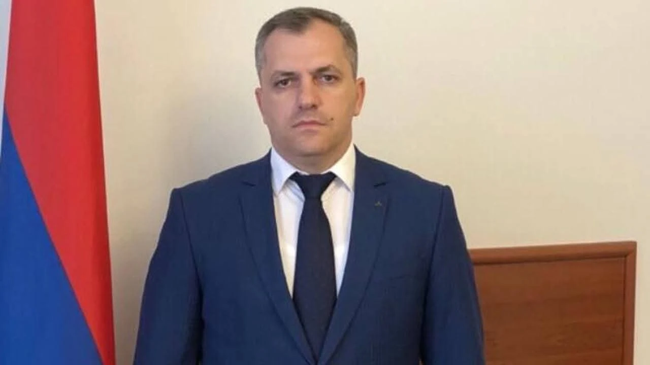 Адвокат: Изъяли телефон президента Арцаха