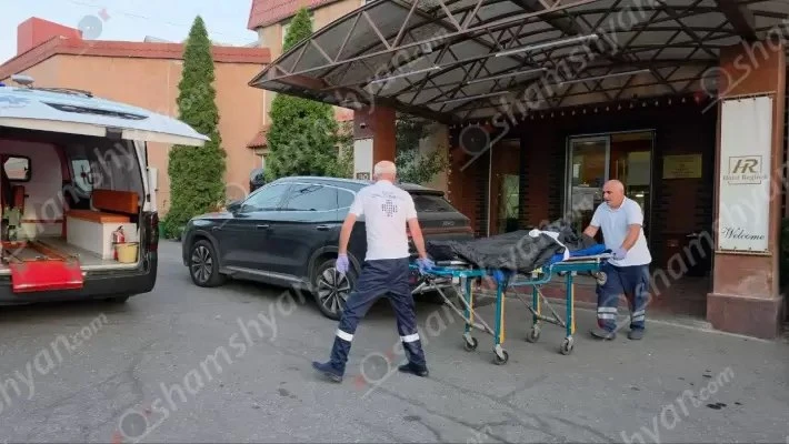 Երևանի հյուրանոցներից մեկում հայտնաբերվել է օտարերկրացու մարմին՝  ձեռքերը, ոտքերը և բերանը կպչուն ժապավենով կապված