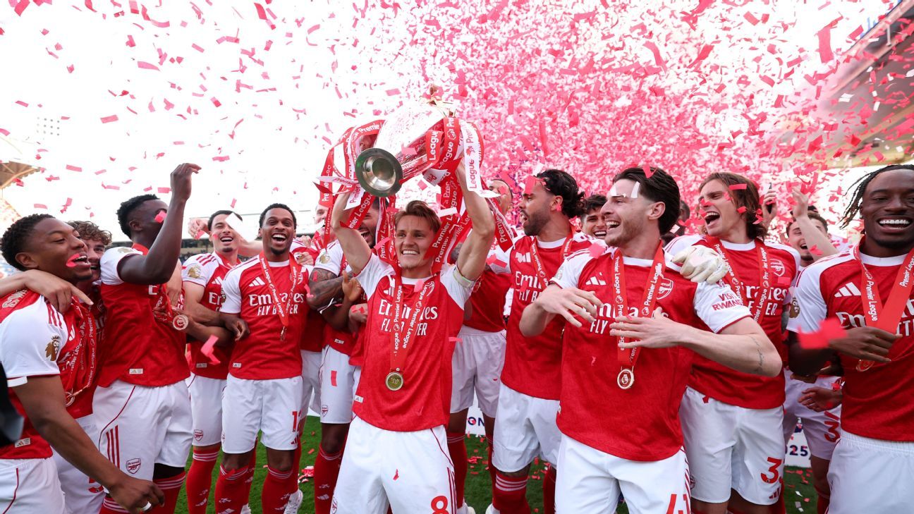 Arsenal finally lift Premier League trophy after 2...