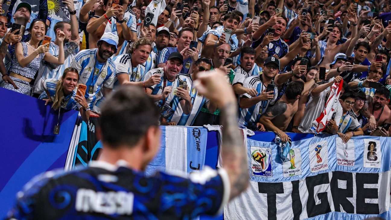 World Cup daily: Argentina fans party after dramat...