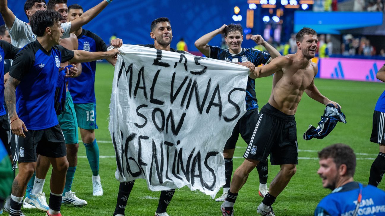 Argentina criticized for banner: 'Inappropriate'