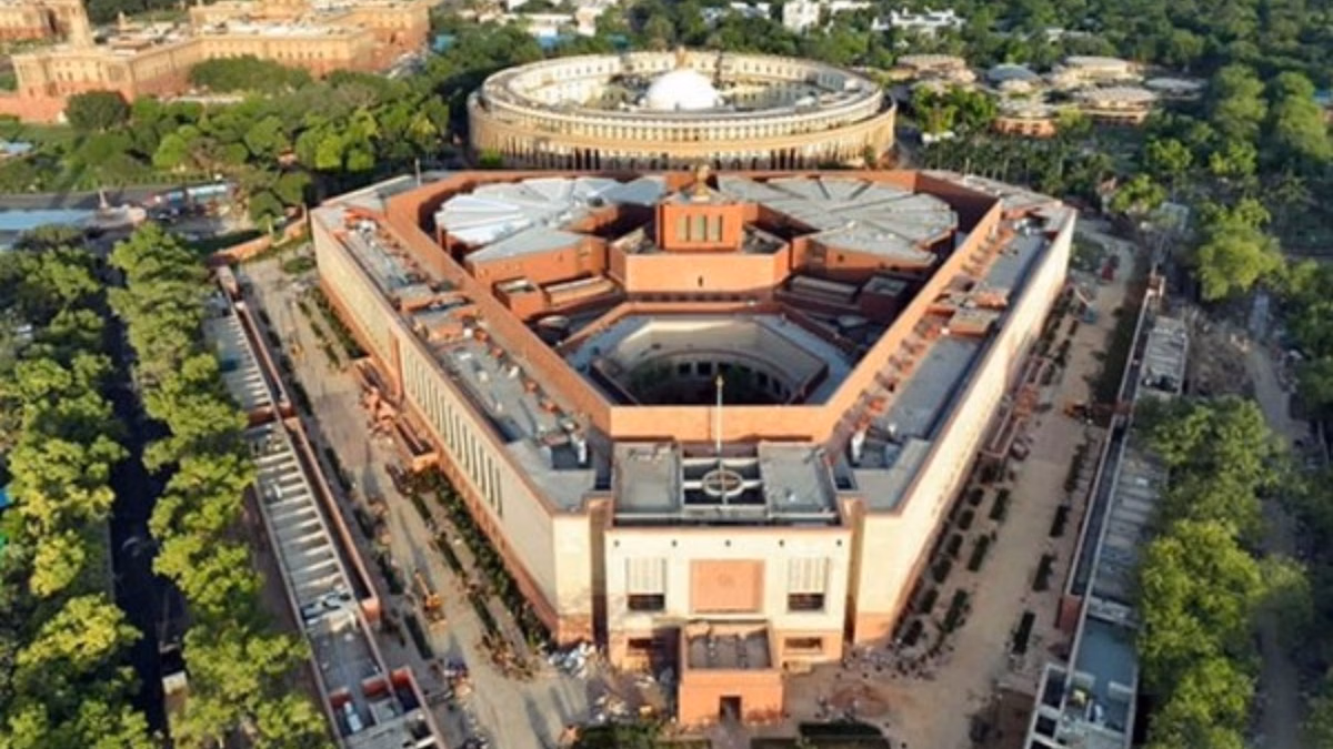 Parliament: लोकसभा में राष्ट्रीय गौरव कानून समेत कई विधेयक पेश करने की तैयारी में सरकार, नए बिल किए सूचीबद्ध