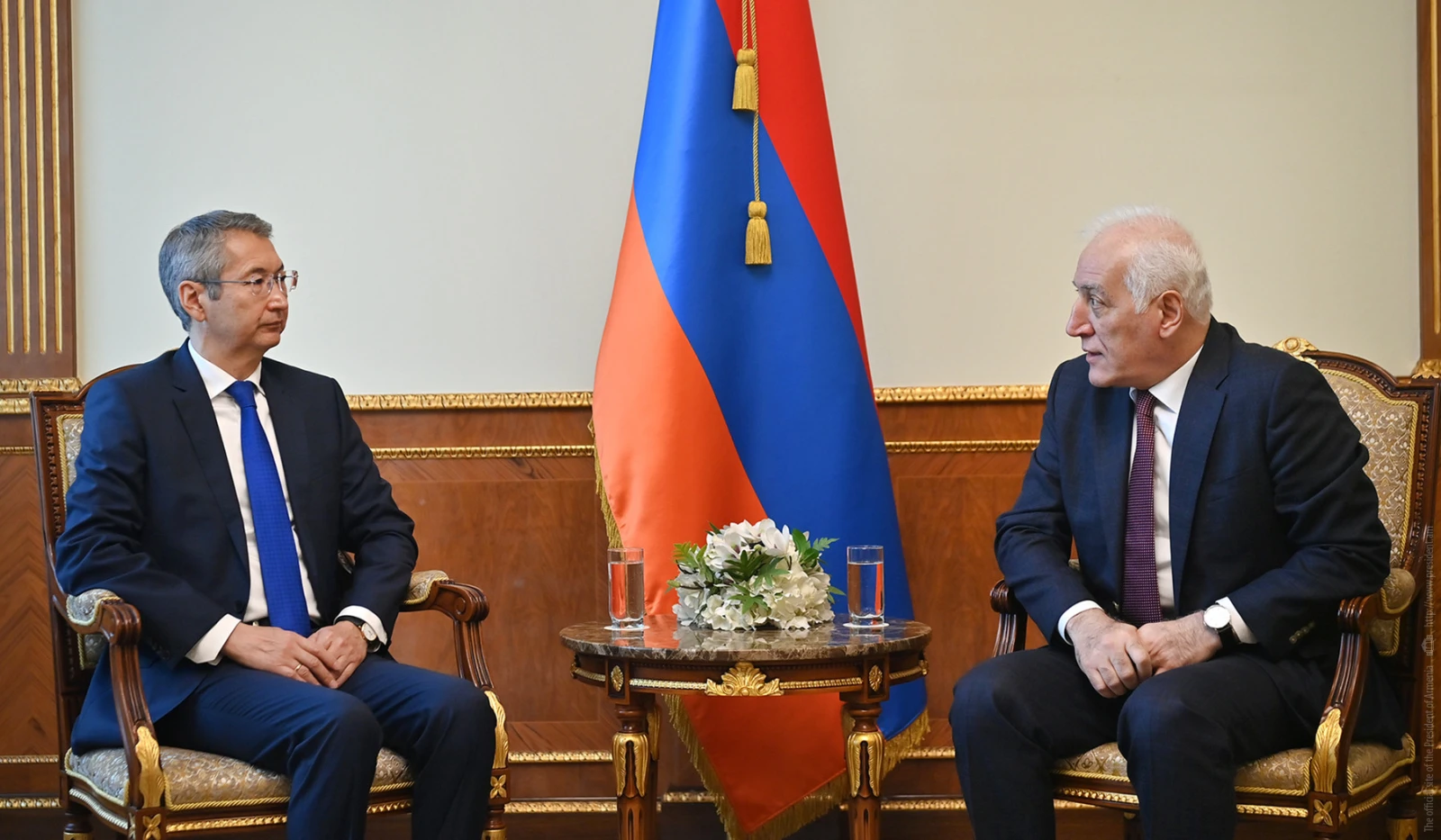 Տարածաշրջանային հաղորդակցությունների ապաշրջափակումը ՀՀ–ի առաջնահերթություններից են. Խաչատուրյանը՝ Ղազախստանի դեսպանին