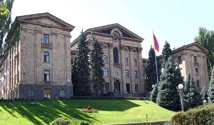 Որ հանձնաժողովները «կհանձնվեն» ընդդիմությանը. «Հրապարակ»