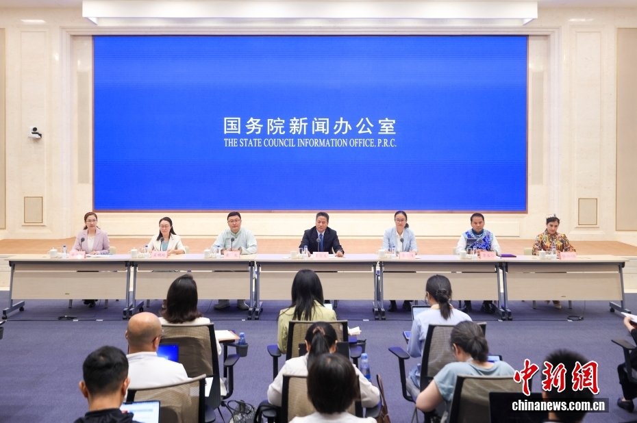 国新办举行中外记者见面会 围绕“促进团结进步 昂扬奋斗力量”与中外记者见面交流