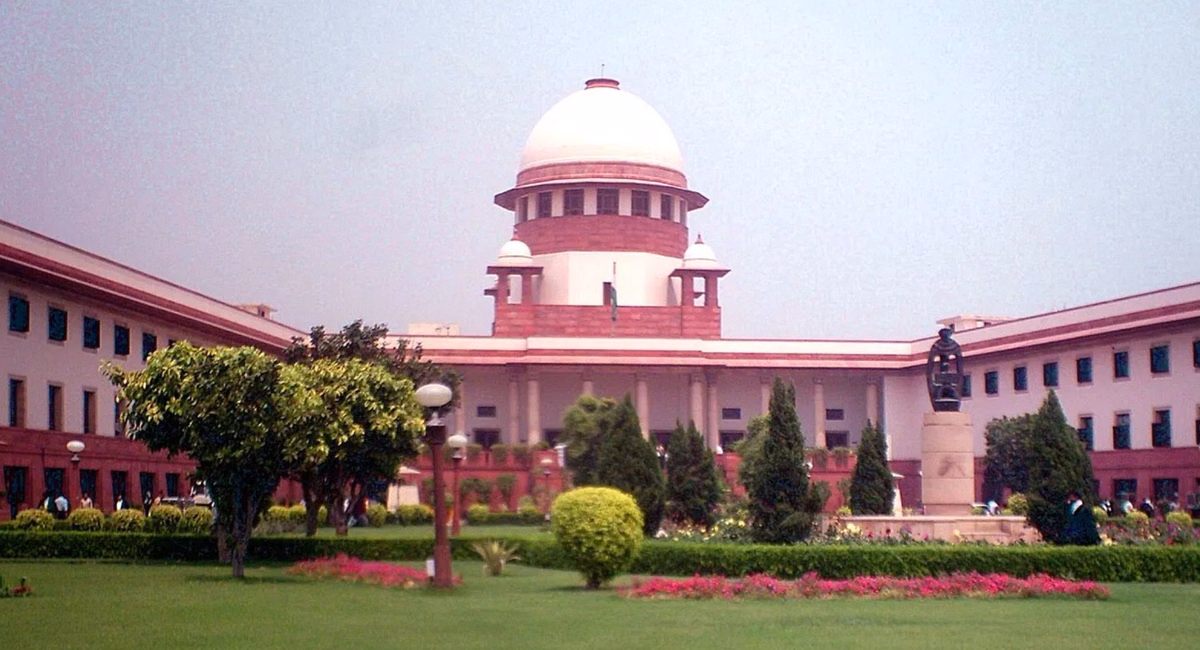 Supreme Court: टिकट न मिलने पर भी देना होगा रेल हादसे का मुआवजा, अदालत ने बदला HC का फैसला; दिए ये आदेश