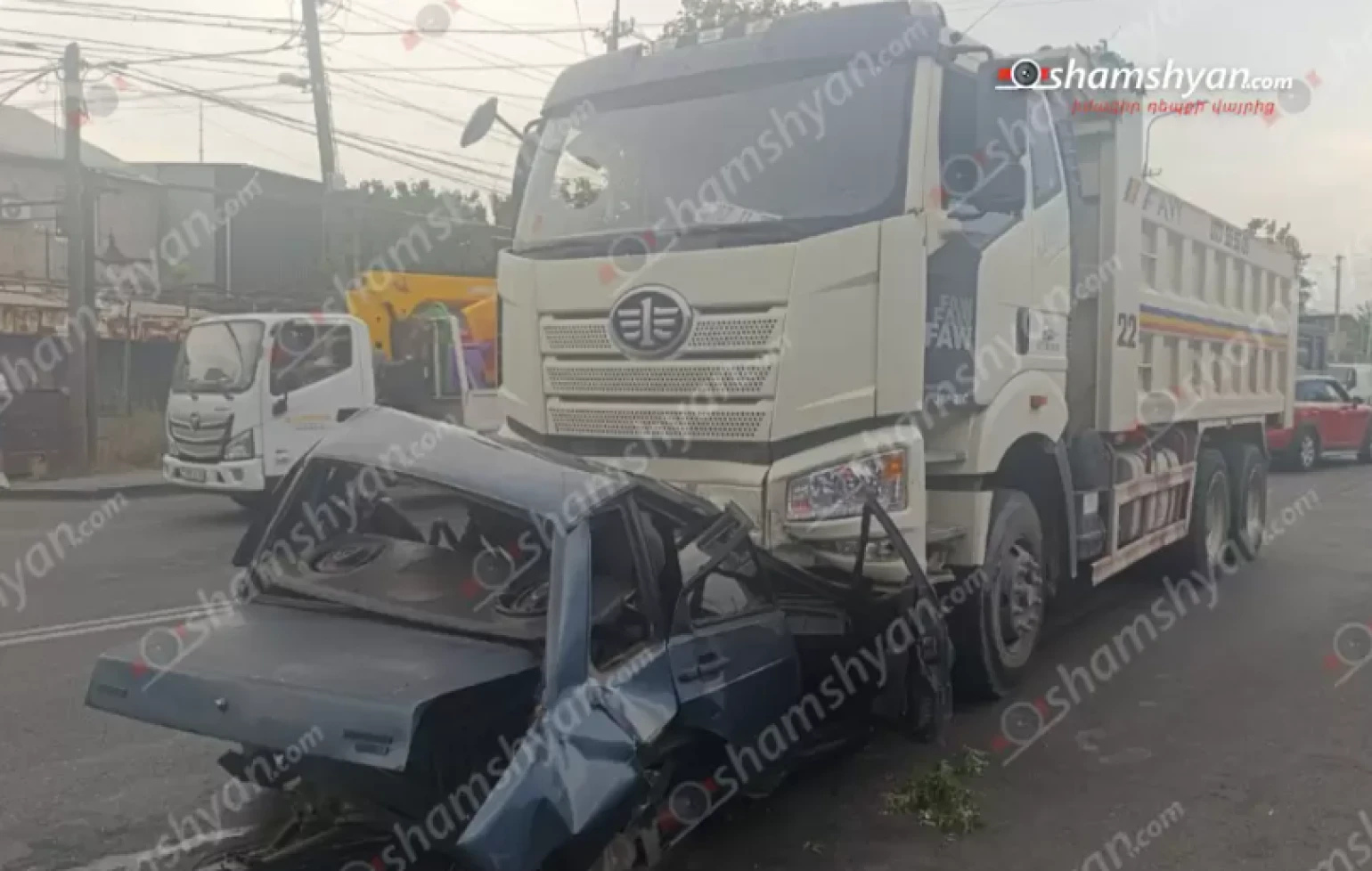 Երևանում բախվել են ուսումնական Toyota Corolla-ն, Nissan-ը, «Լադա»-ն և FAW-ը. կան տուժածներ