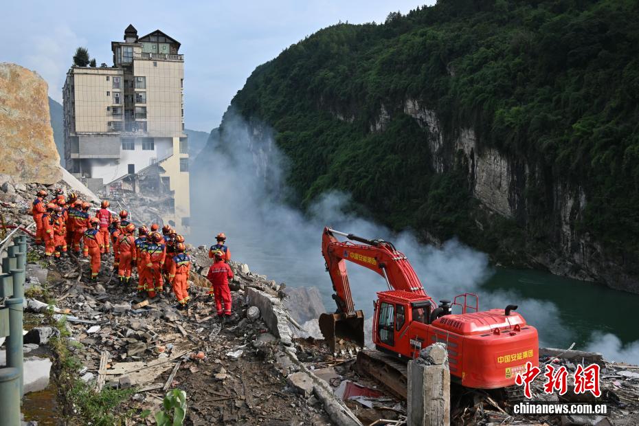 直击重庆彭水山体崩塌救援现场