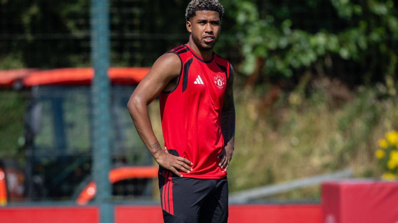 Santos in Man United squad for Wrexham friendly