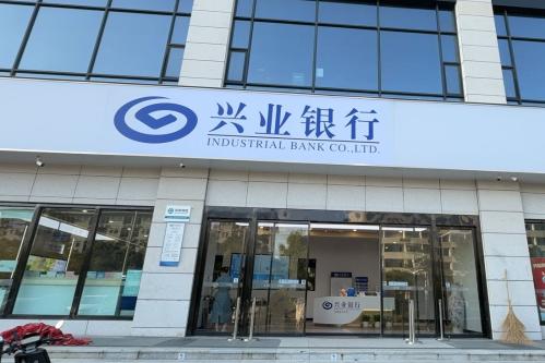 盛夏新疆喀拉峻草原迎来旅游旺季
