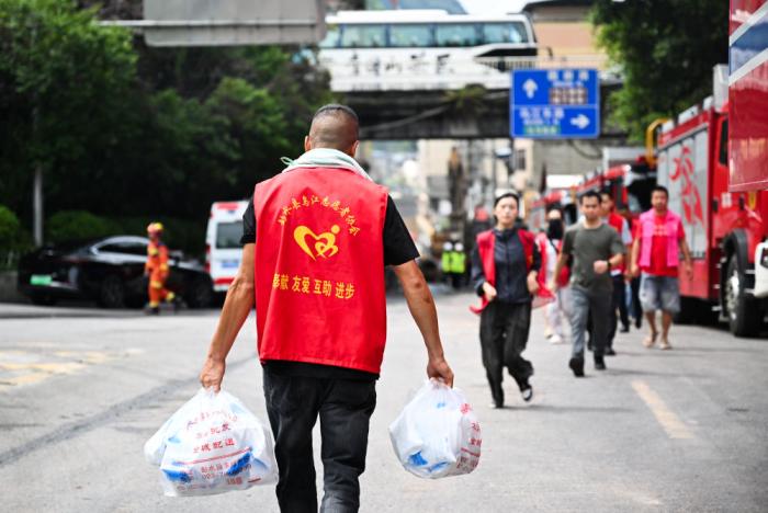 重庆彭水山体崩塌灾害救援汇聚“凡人微光”