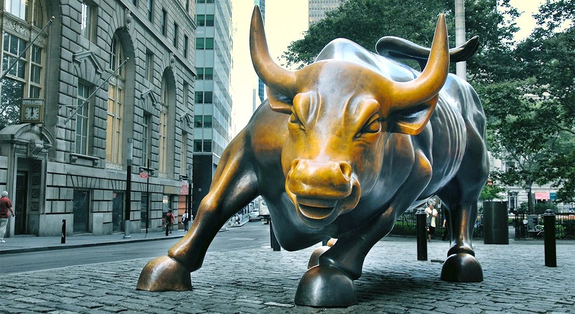Wall Street up Friday, Dow Jones sets record